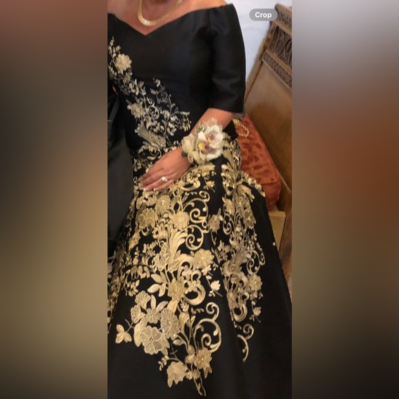 Junee Lee formal gown - Picture 2 of 7